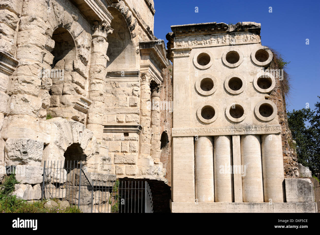 Italia, Roma, Porta Maggiore, la tumba de eurisace Foto de stock