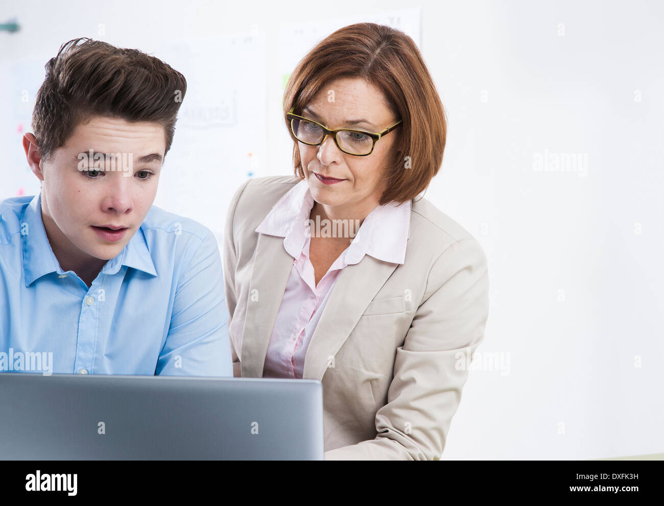 La gente de negocios en una oficina, Mannheim, Baden-Wurttemberg, Alemania Foto de stock