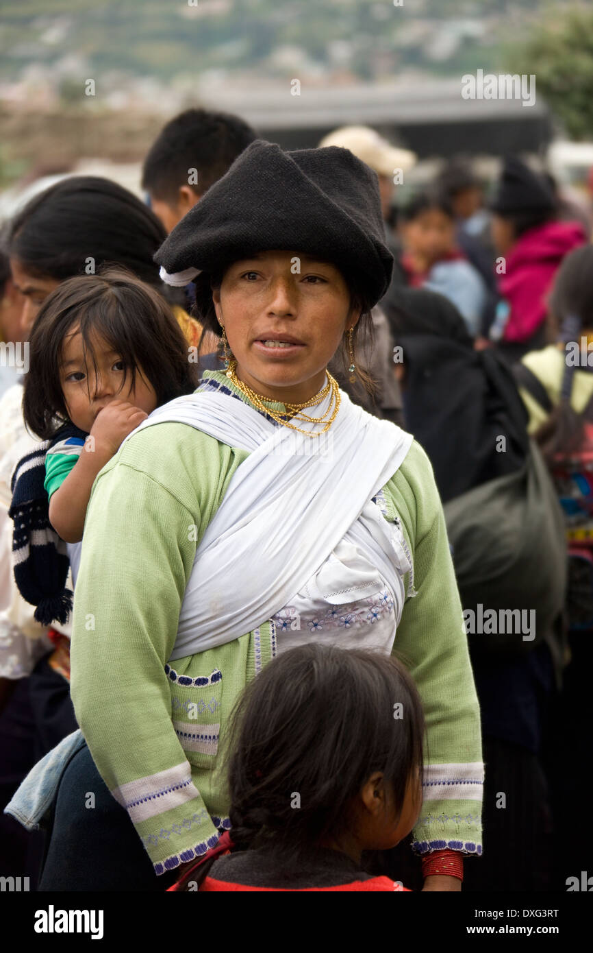 Mujer ecuatoriana fotografías e imágenes de alta resolución - Alamy