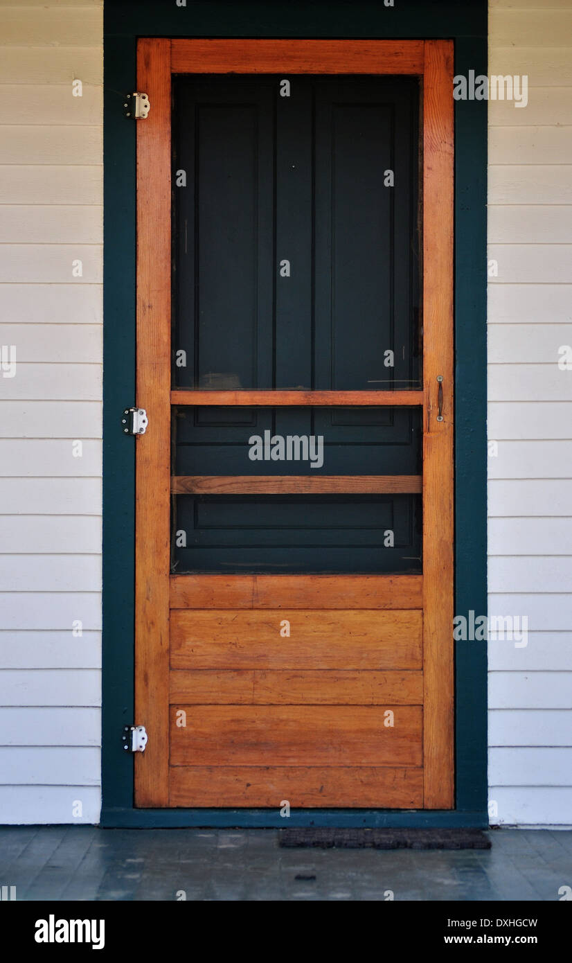 Old screen door fotografías e imágenes de alta resolución - Alamy