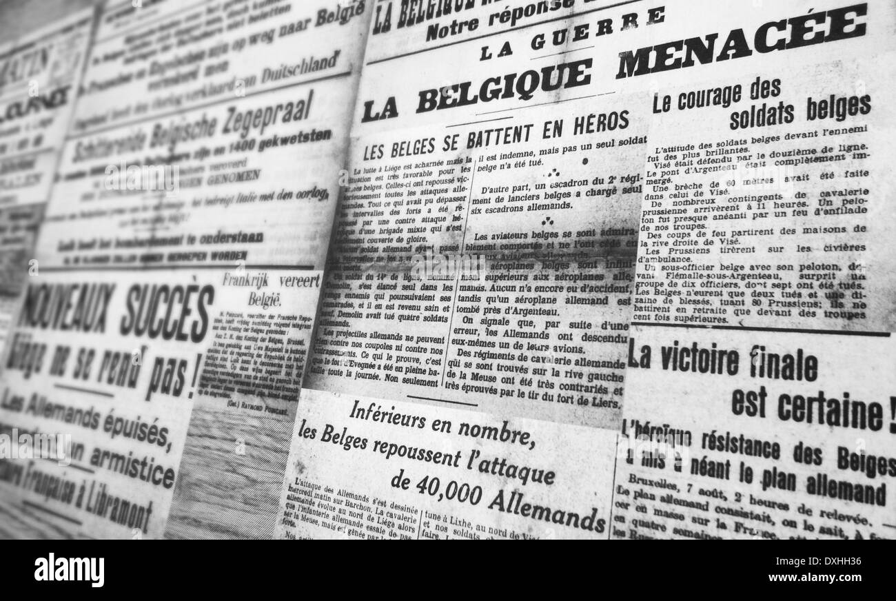 WWI artículos periodísticos en francés de papeles belga reporting noticias sobre la Primera Guerra Mundial, uno de los frentes en Bélgica Foto de stock