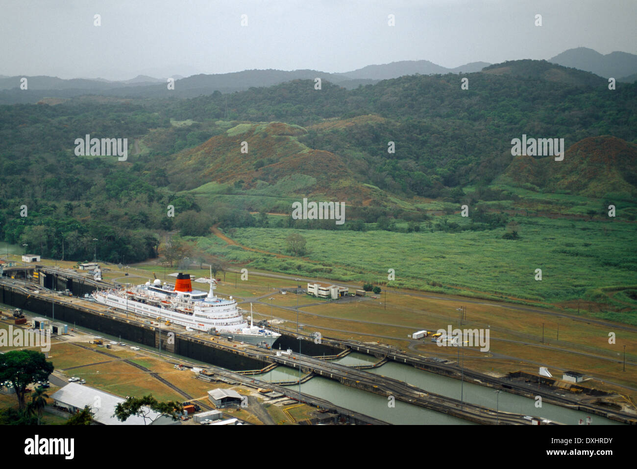 Canal de Panamá Panamá Esclusa de Pedro Miguel Vistafjord Cunard Line