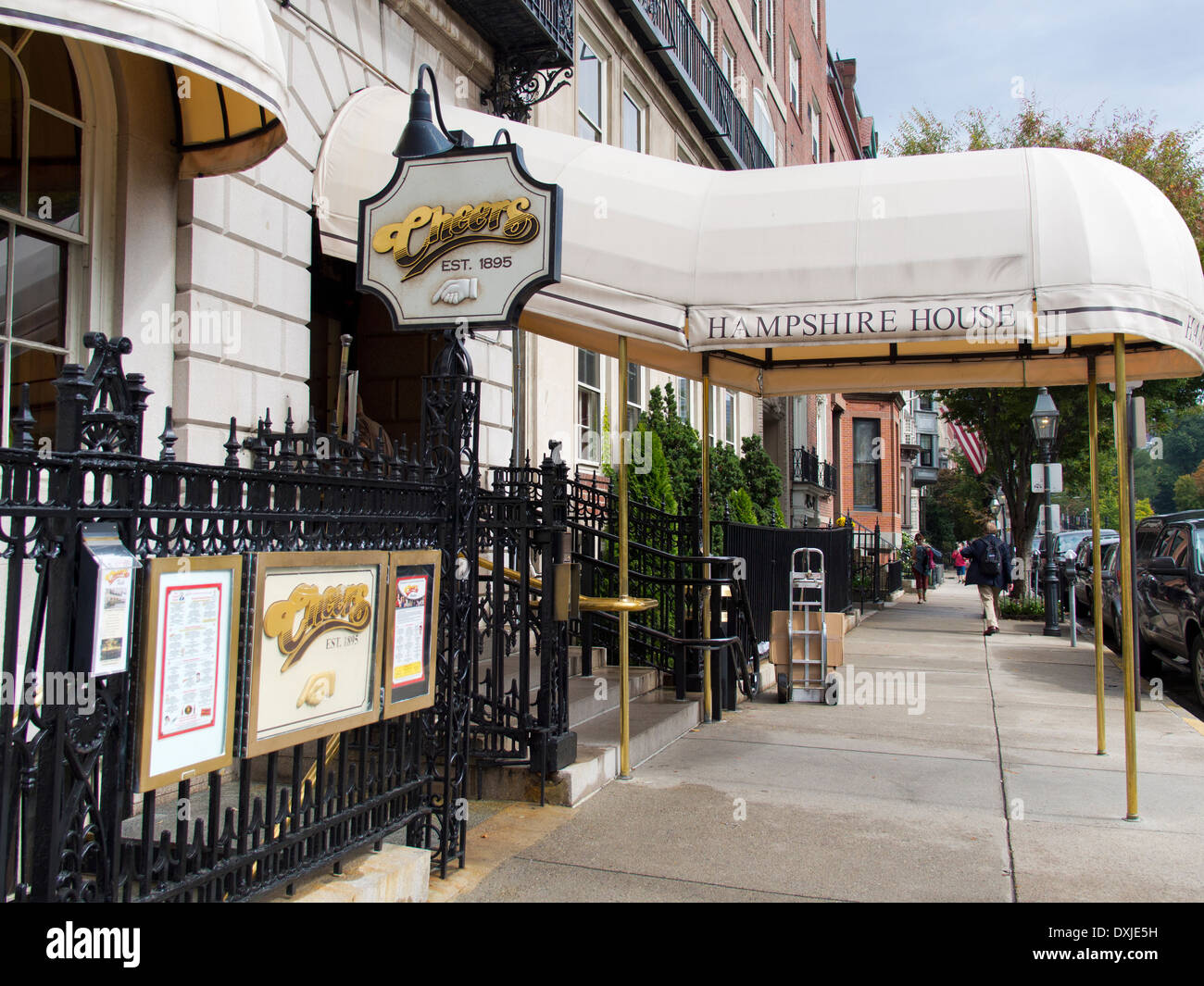 Exterior de la famosa 'Cheers' bar en Boston Fotografía de stock Alamy