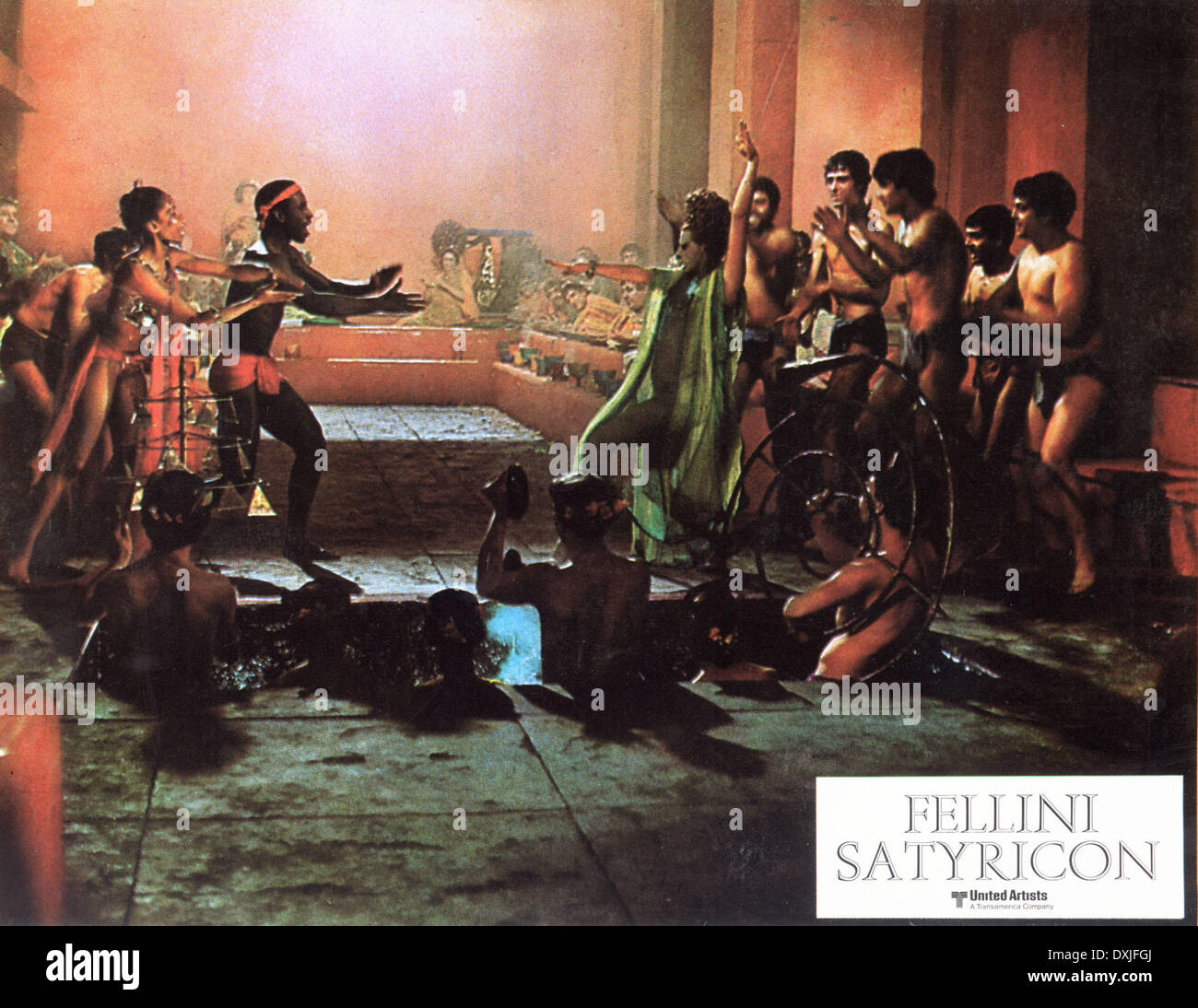 FELLINI SATYRICON (IT/FR 1969) MAGALI NOEL centro de baile Foto de stock