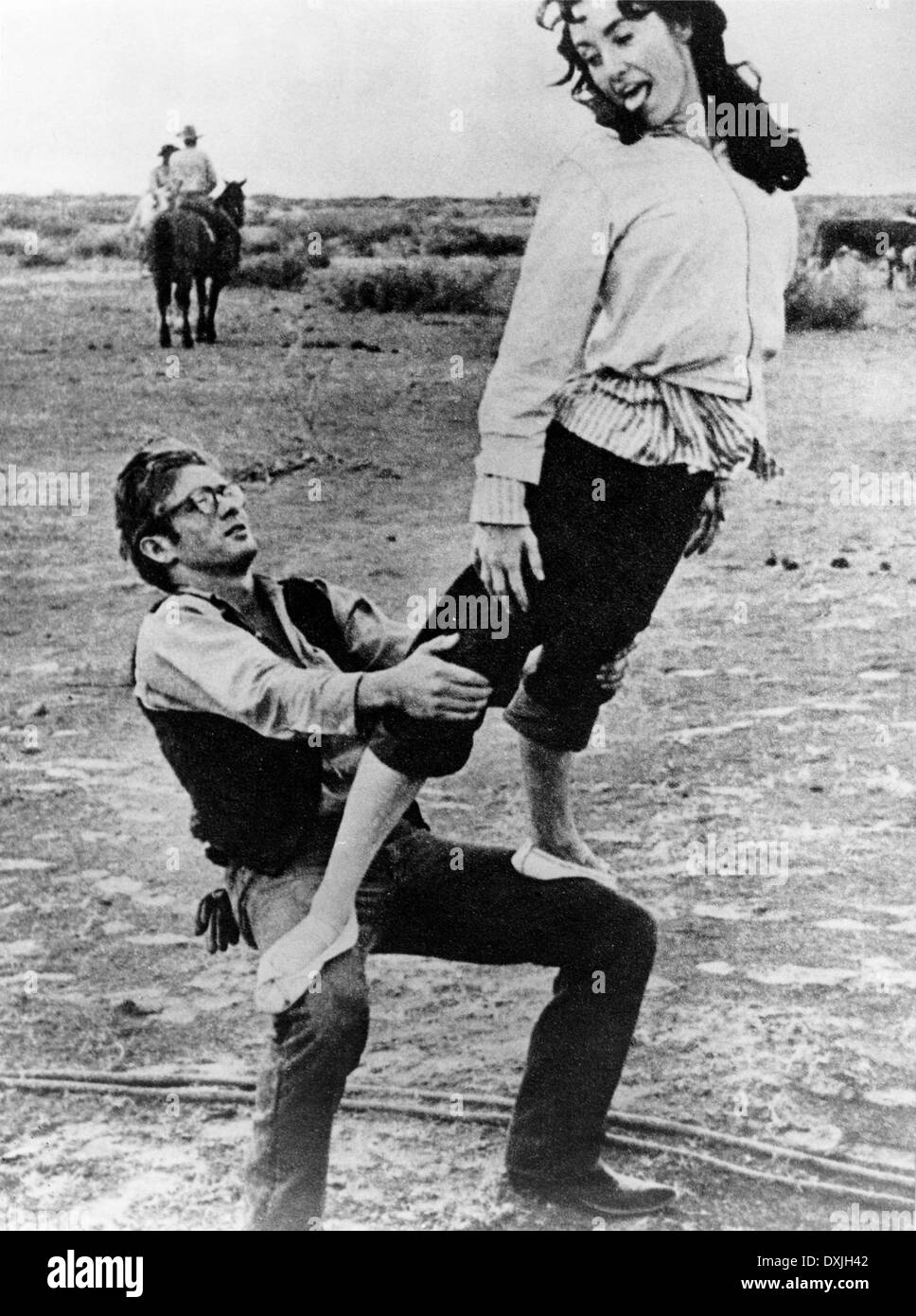 James dean y elizabeth taylor fotografías e imágenes de alta resolución