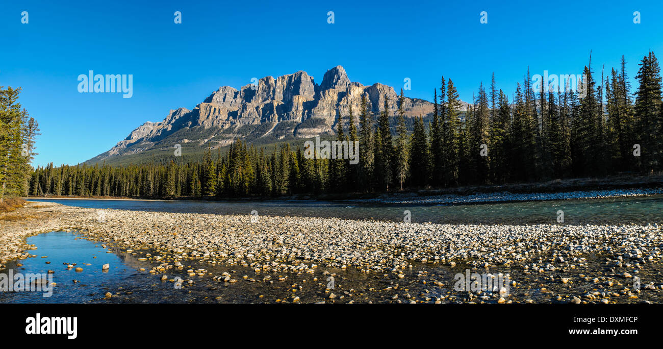 Castle Mountain y del Bow River, Parque Nacional de Banff Alberta Canada Foto de stock