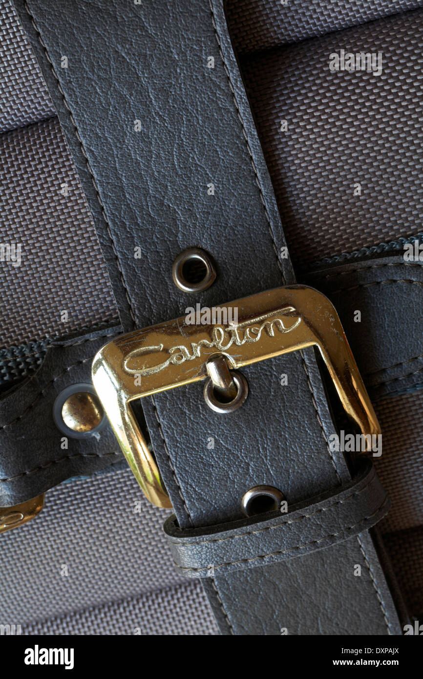 Carlton International hebilla en maleta Fotografía de - Alamy