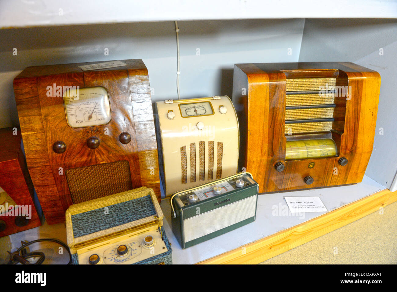 Radios antiguas en el Museo visitante Hoswick Shetland Escocia Fotografía  de stock - Alamy