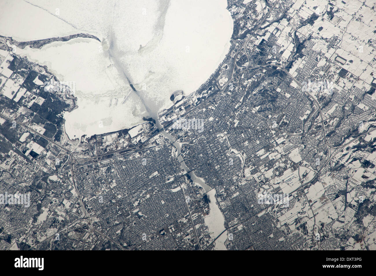 Ciudad de Green Bay, Wisconsin, en el extremo sur de icebound Green Bay, una cuenca del Lago Michigan. Foto de stock