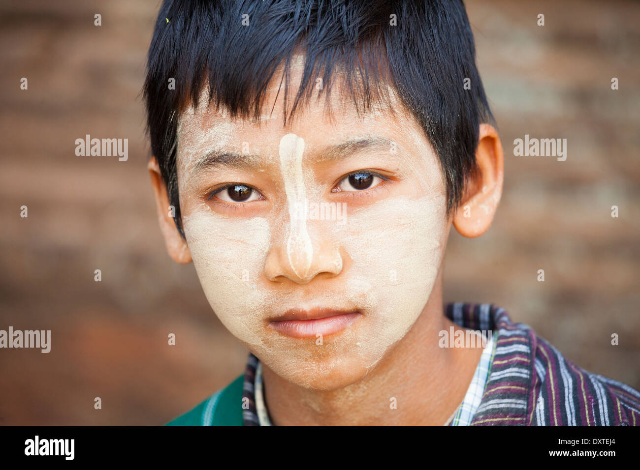 Chico birmano en Yangón, Myanmar Foto de stock