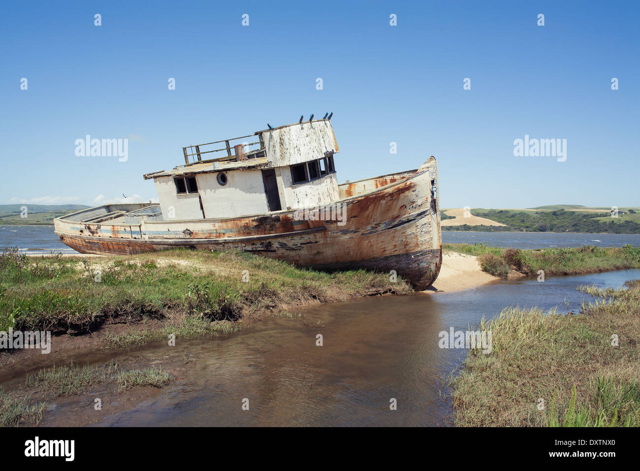 Bote abandonado, Point Reyes National Seashore, California, EE.UU. Foto de stock
