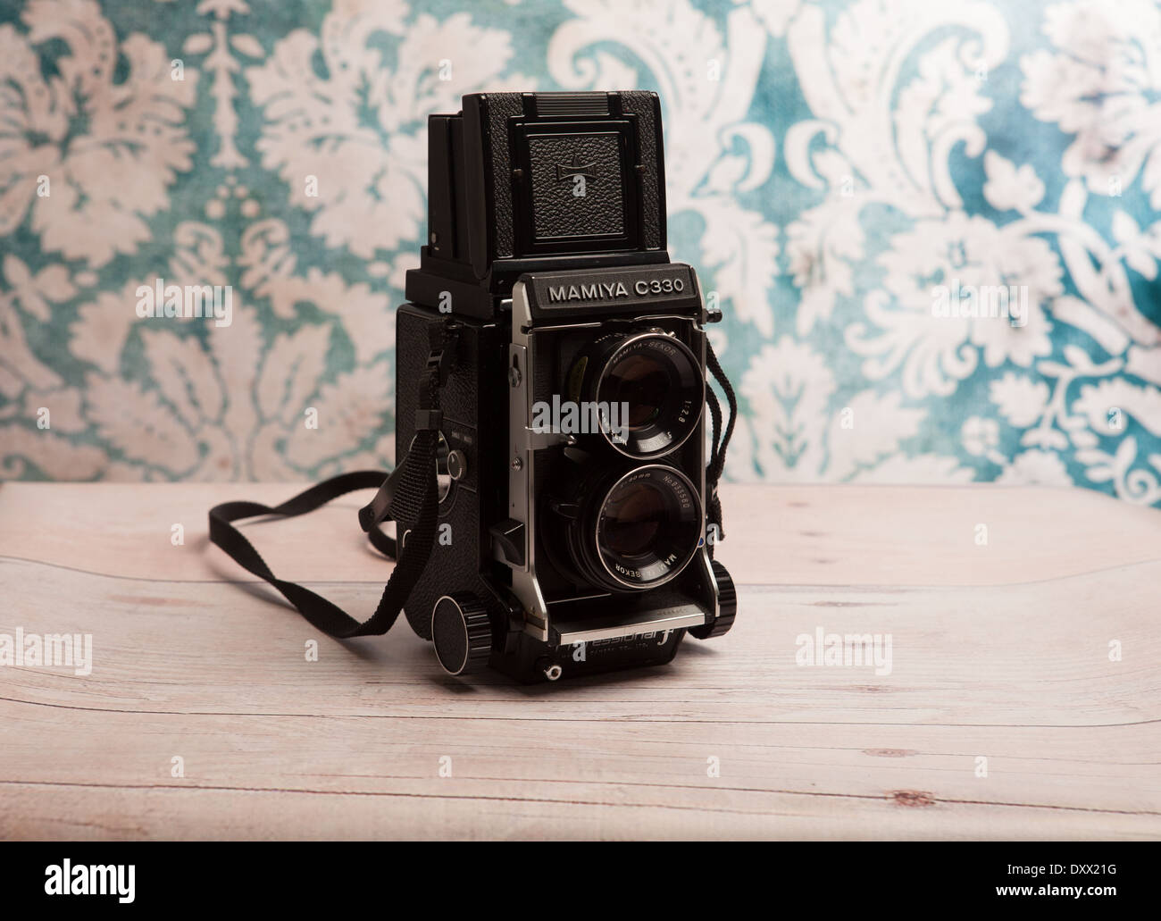Cámara réflex de lente doble de Mamiya Fotografía de stock - Alamy