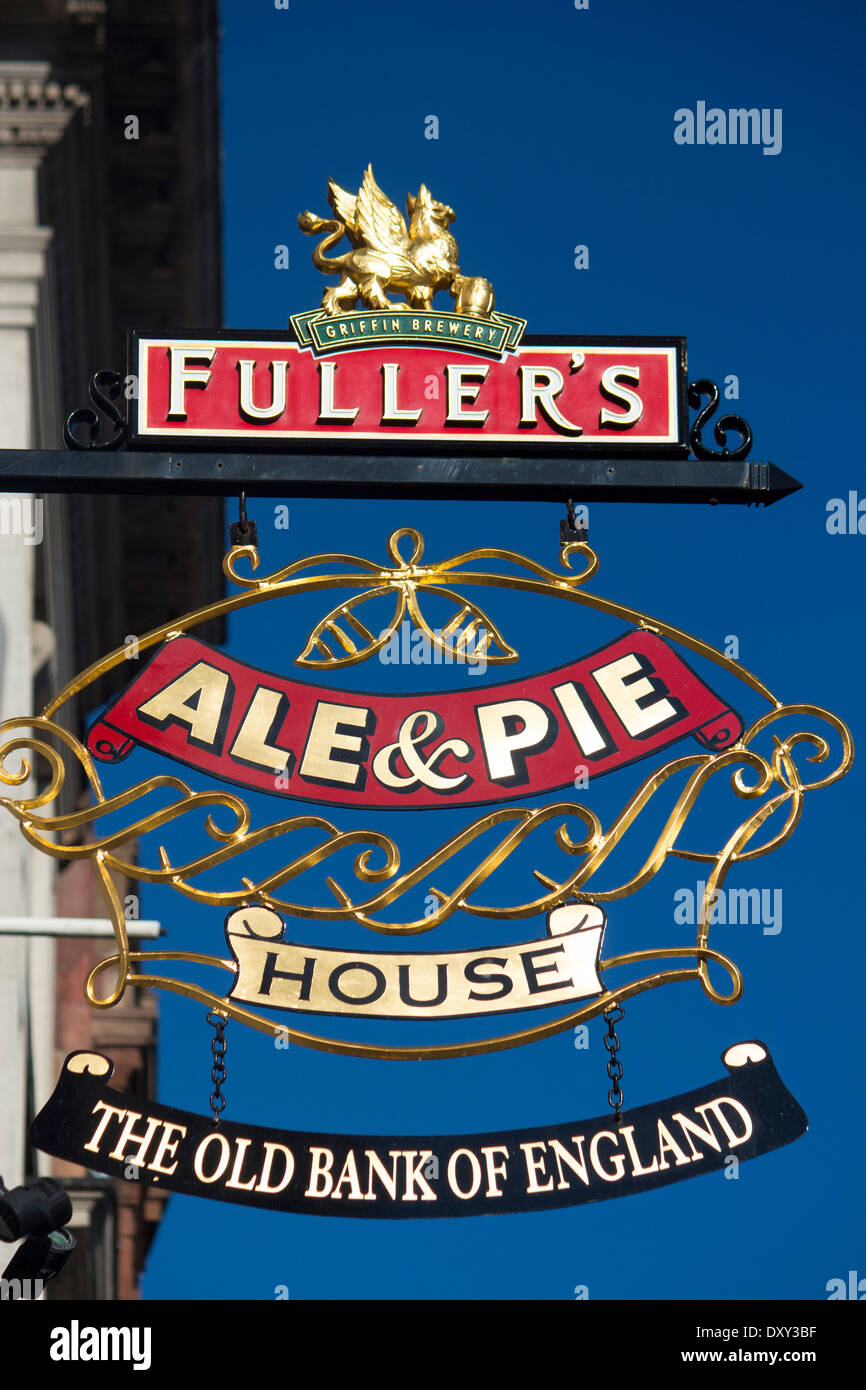 Fuller's brewery del antiguo Banco de Inglaterra y pastel Ale House pub firmar Fleet Street City de Londres Inglaterra Foto de stock
