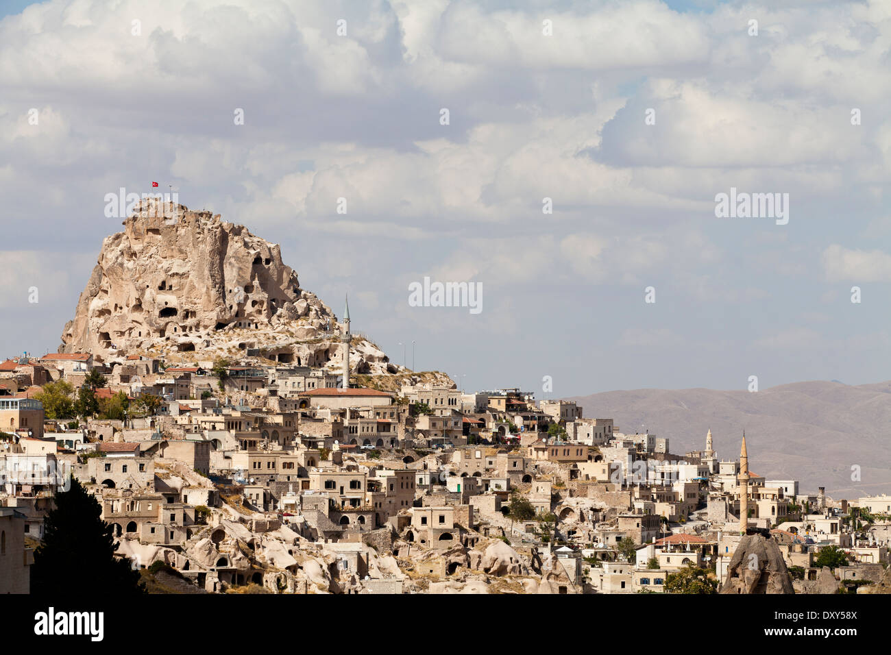 El pueblo de Uchisar y el castillo de Uchisar, Turquía Foto de stock