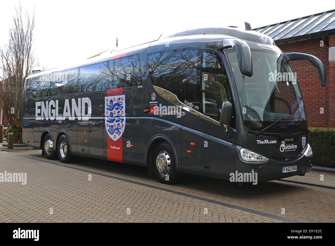 Bus de equipo de fútbol de Inglaterra, Reino Unido Foto de stock