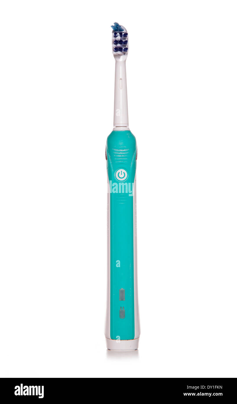 Cepillo de dientes eléctrico verde recorte studio Foto de stock