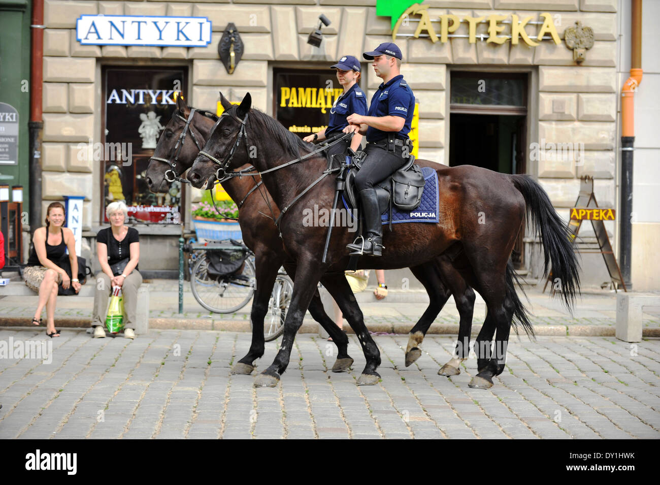 La policía montada, la plaza del mercado, en Poznan, Polonia, región Wielkopolska provincia Foto de stock