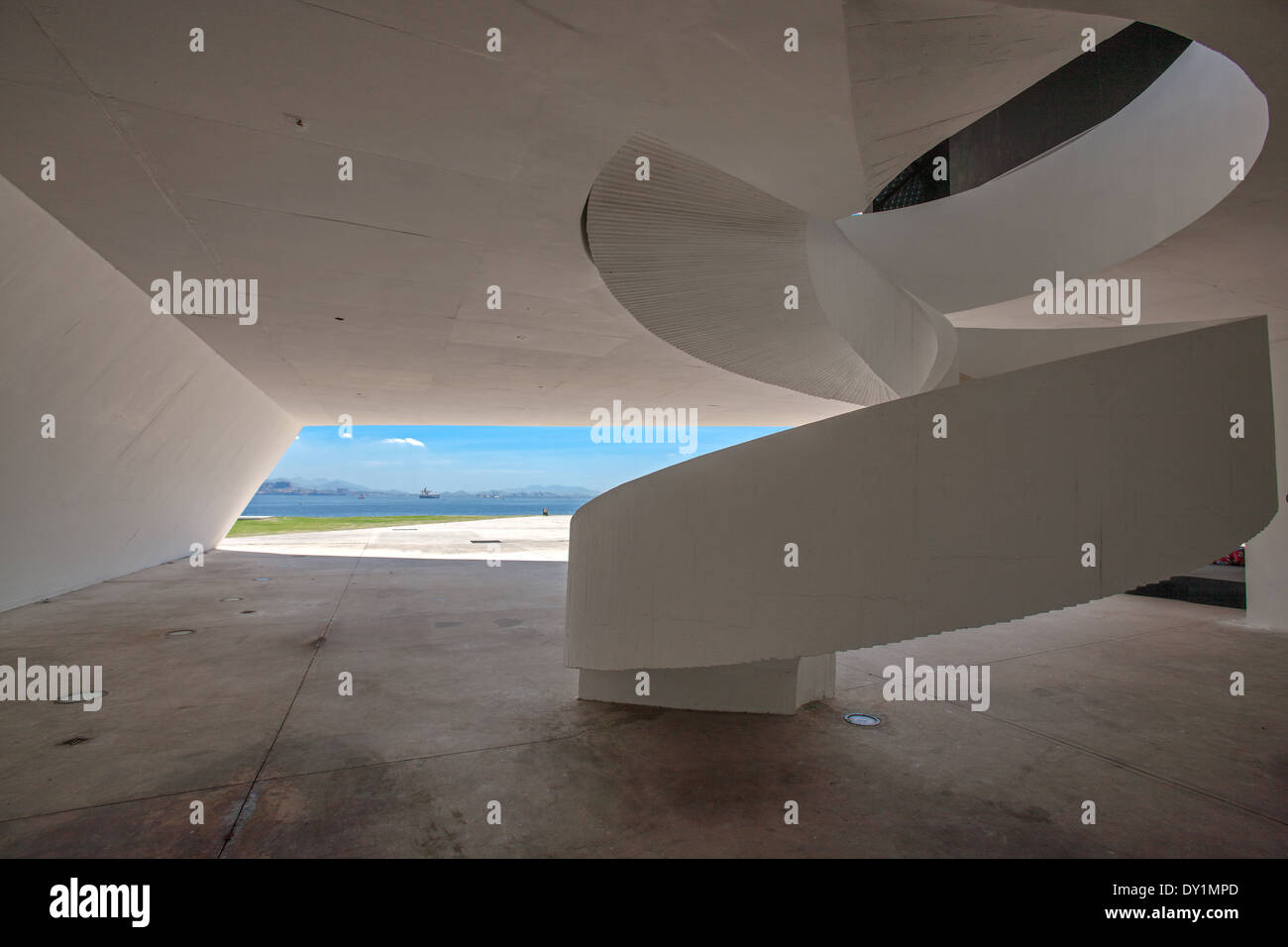 Río de Janeiro, Teatro Popular de Niteroi, Oscar Niemeyer, arquitectura, escalera, arquitecto, moderna, cultural, Niteroi, Brasil Foto de stock