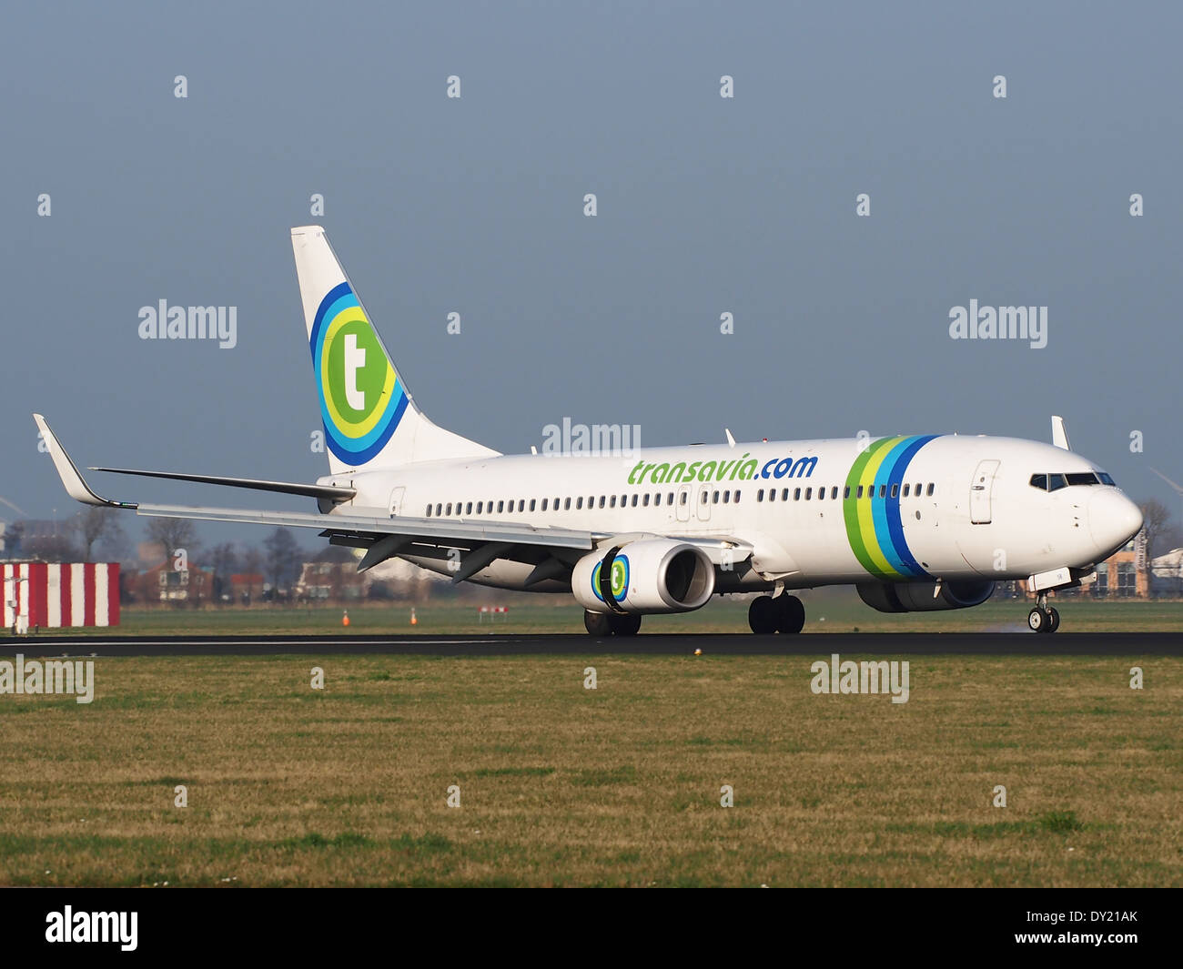 PH-HSB Transavia Boeing 737-8K2(WL), aterrizando en el aeropuerto de Schiphol (AMS - EHAM), Holanda, pic3 Foto de stock