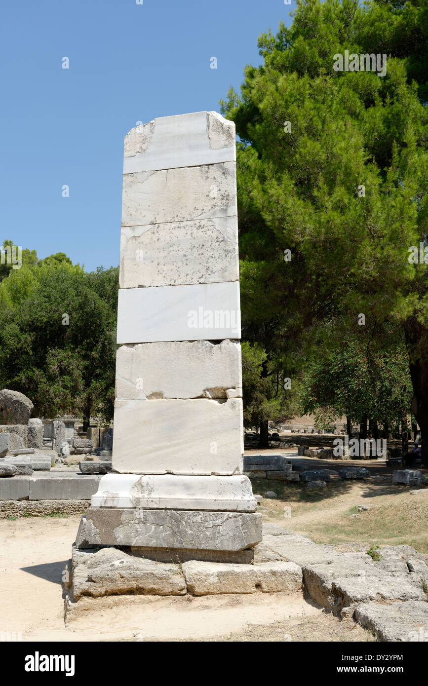 La base de mármol pedestal Paeonios Victoria (Nike) la antigua Olimpia  Peloponeso Grecia apoya la base del siglo 5 A.C Fotografía de stock - Alamy
