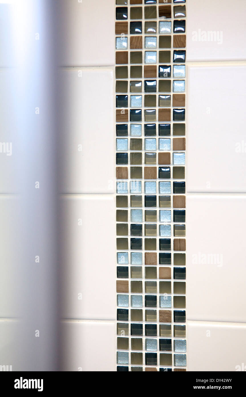 Baño alicatado tira de mosaico de vidrio Foto de stock