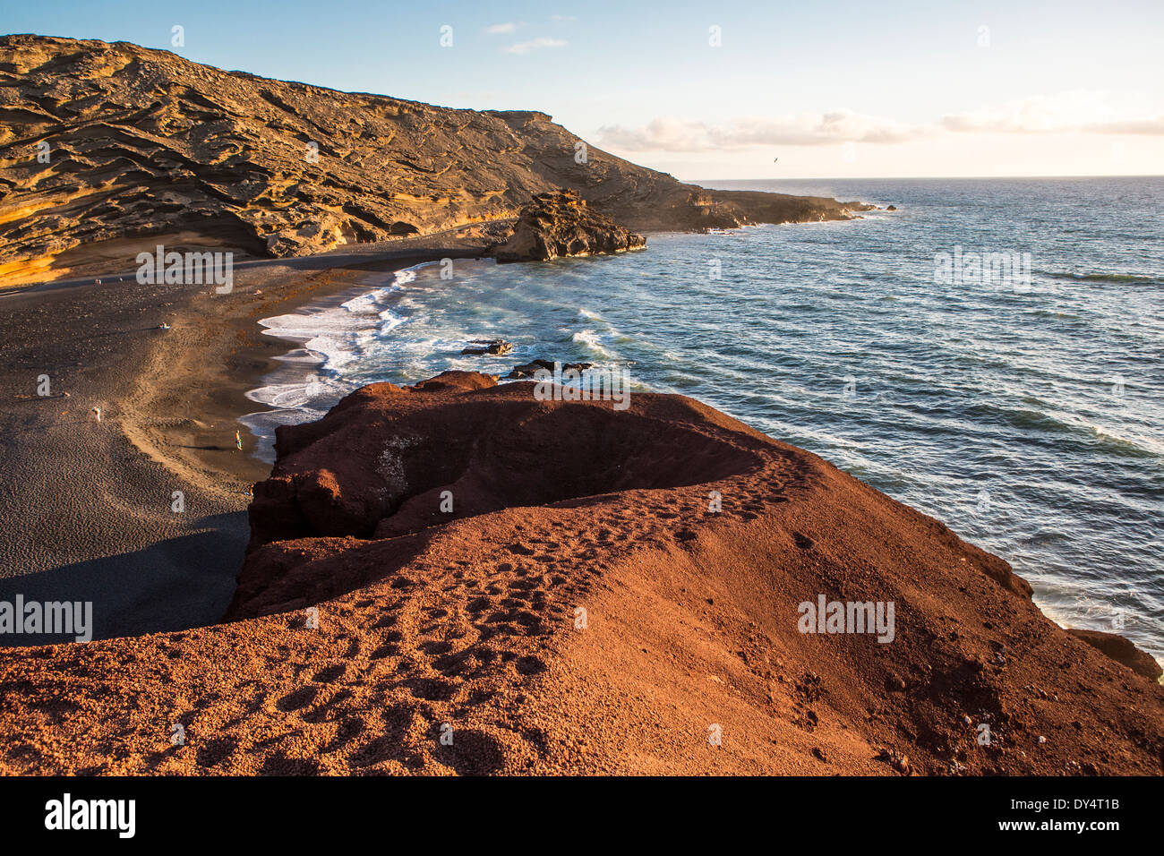 El paisaje del Parque Nacional de Timanfaya, Lanzarote, Islas Canarias Foto de stock