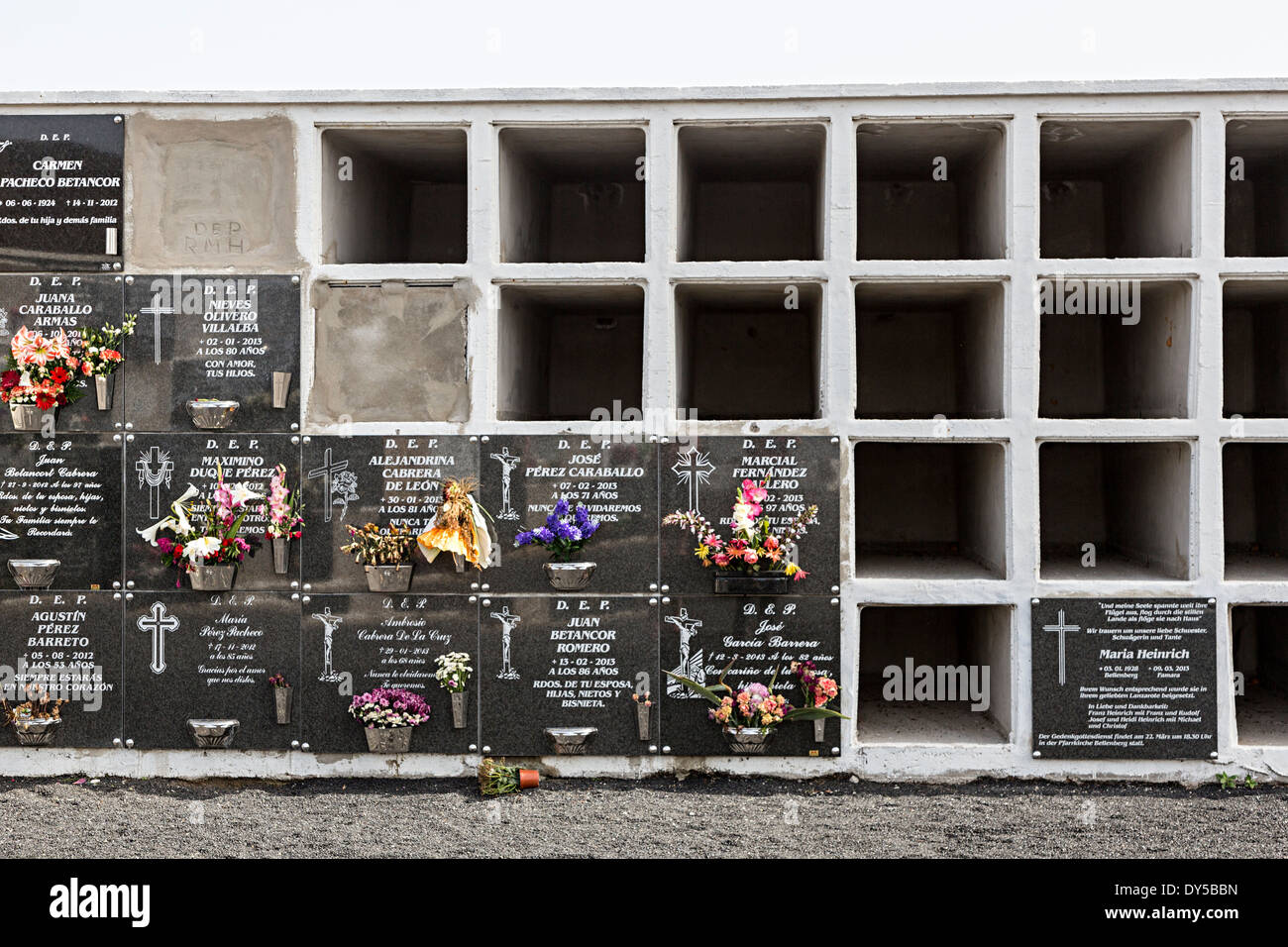 Tumbas de concreto fotografías e imágenes de alta resolución Alamy