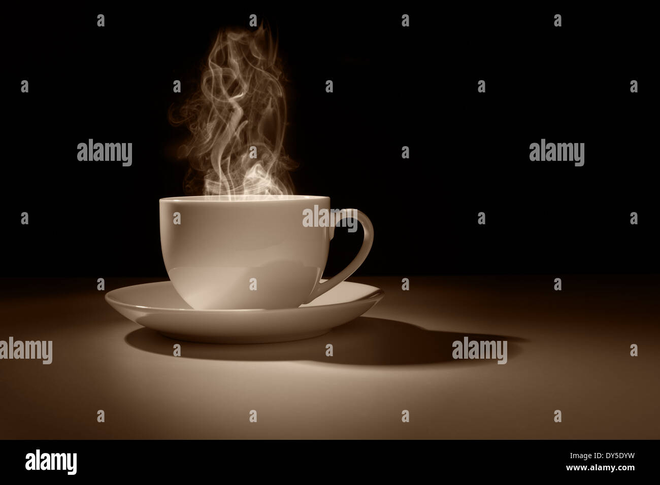 Una taza de café caliente o té Foto de stock