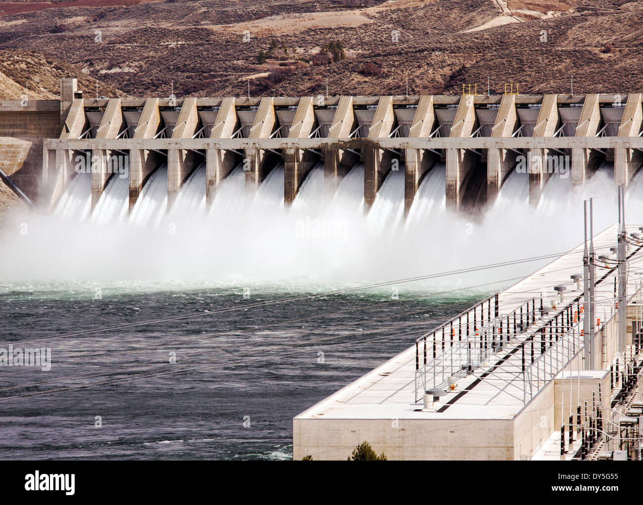 Chief Joseph Dam, el segundo mayor productor de energía en Estados Unidos, la presa hidroeléctrica en el Río Columbia, estado de Washington, EE.UU. Foto de stock