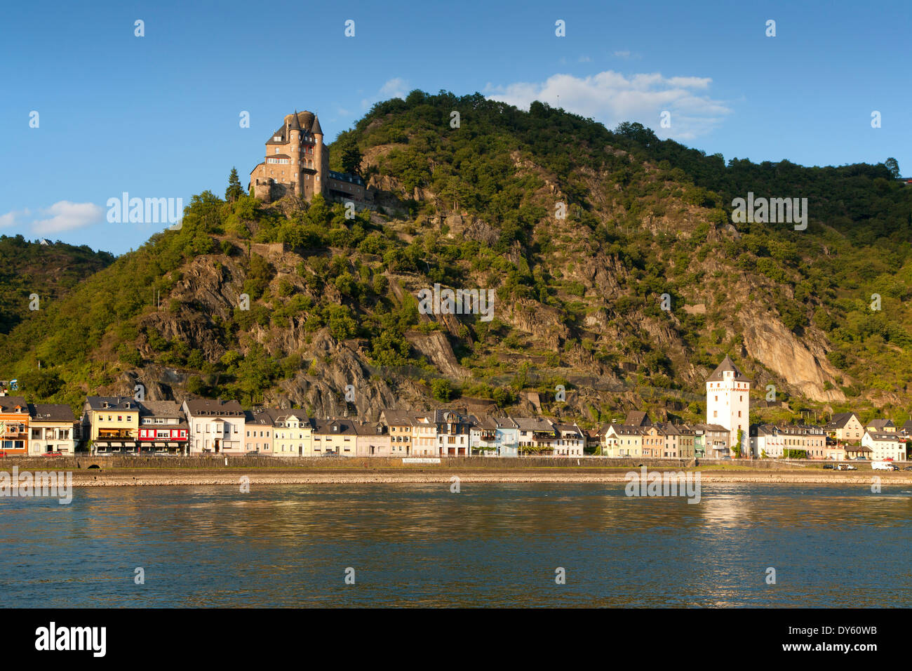 St Goarshausen con Katz castillo, el río Rin, Renania-Palatinado, Alemania Foto de stock