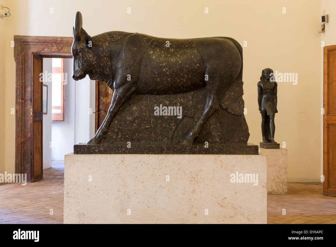 El Toro Brancaccio, Museo Nacional Romano, el Palazzo Altemps, Roma, Italia Foto de stock
