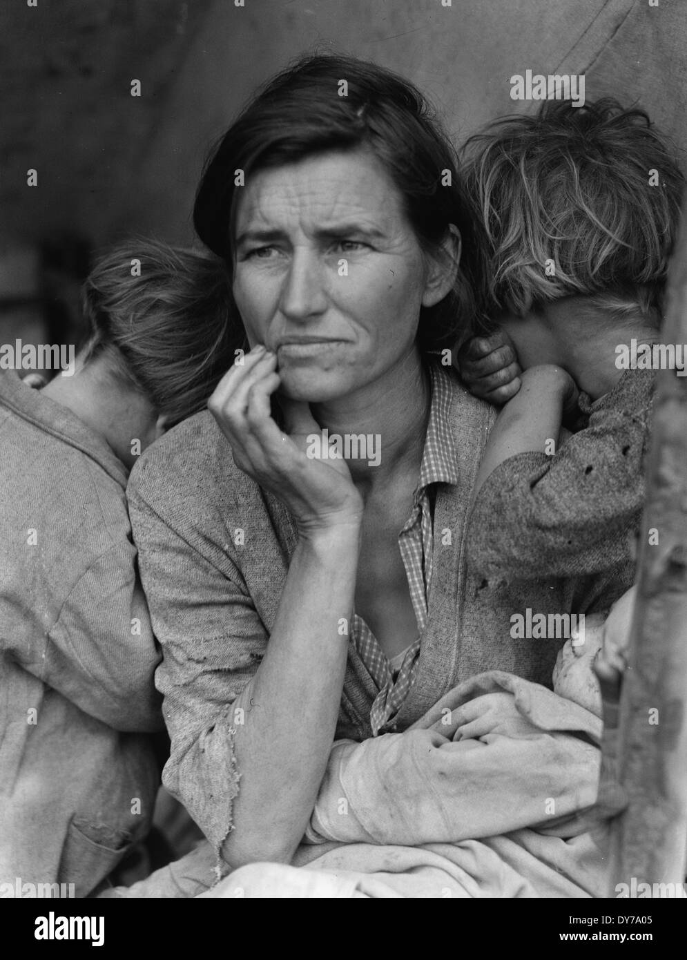 Florencia Thompson con tres de sus hijos en una fotografía conocida como "migrantes Madre.' Nipomo, California, 1936 Foto de stock