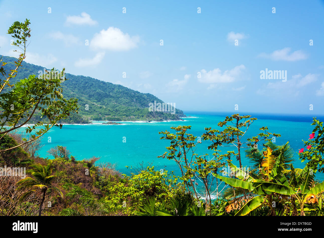 Vista de agua turquesa del Caribe en la costa de Panamá Foto de stock