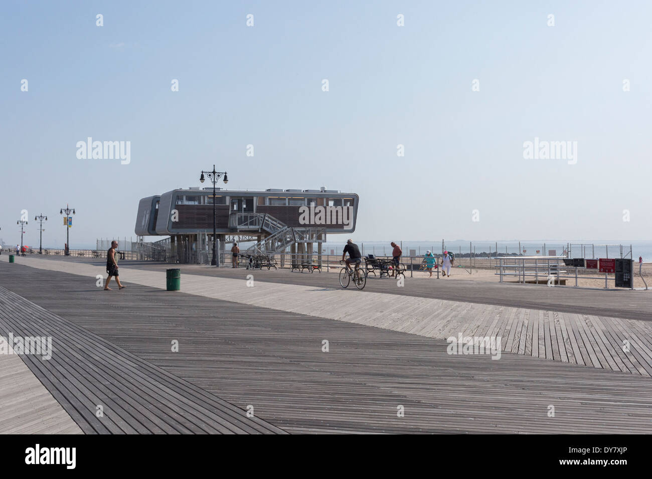 Junta de Coney Island a pie Foto de stock