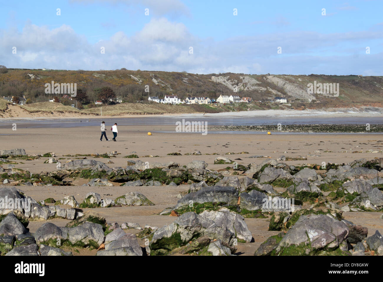 Port Eynon Bay, con Horton village y Oxwich punto más allá, la Península de Gower, Gales, Gran Bretaña, Reino Unido, UK, Europa Foto de stock