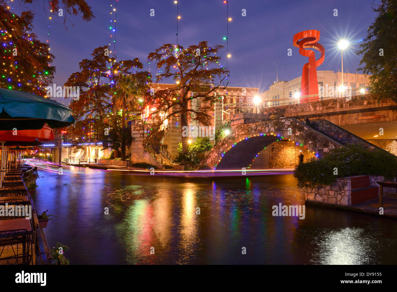 Ee.Uu., país, Estados Unidos, Texas, San Antonio River Walk, al anochecer, las luces por la noche Foto de stock