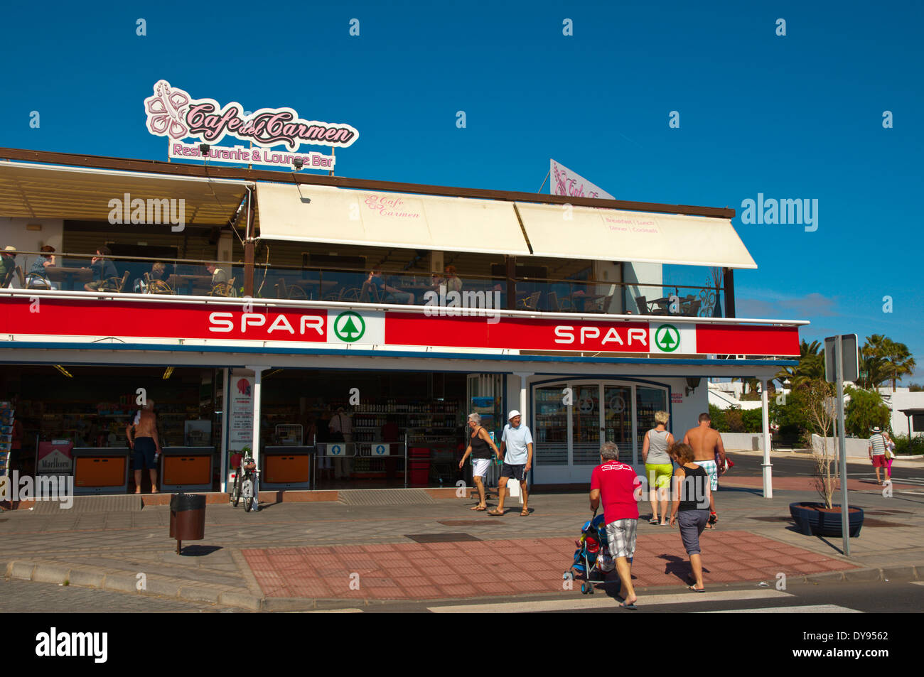 Supermercado Spar, Avenida de las playas, la calle principal de Puerto del  Carmen, Lanzarote, Islas Canarias, España, Europa Fotografía de stock -  Alamy