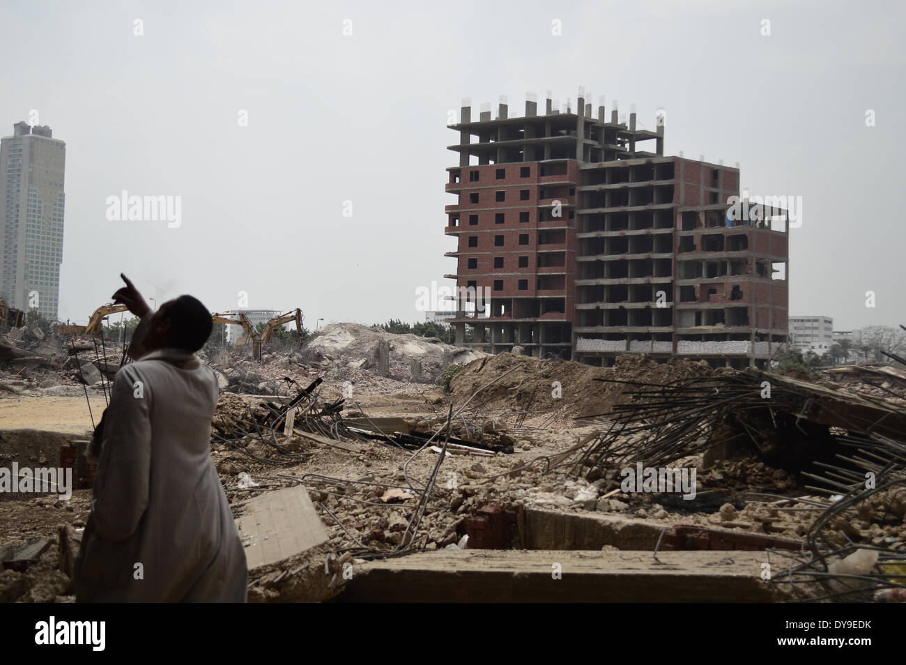El Cairo, Egipto. 9 abr, 2014. El Gobierno de Egipto de demoler los edificios de Maadi, Egipto, el 9 de abril de 2014. © Mahmoud Shahin/NurPhoto/ZUMAPRESS.com/Alamy Live News Foto de stock