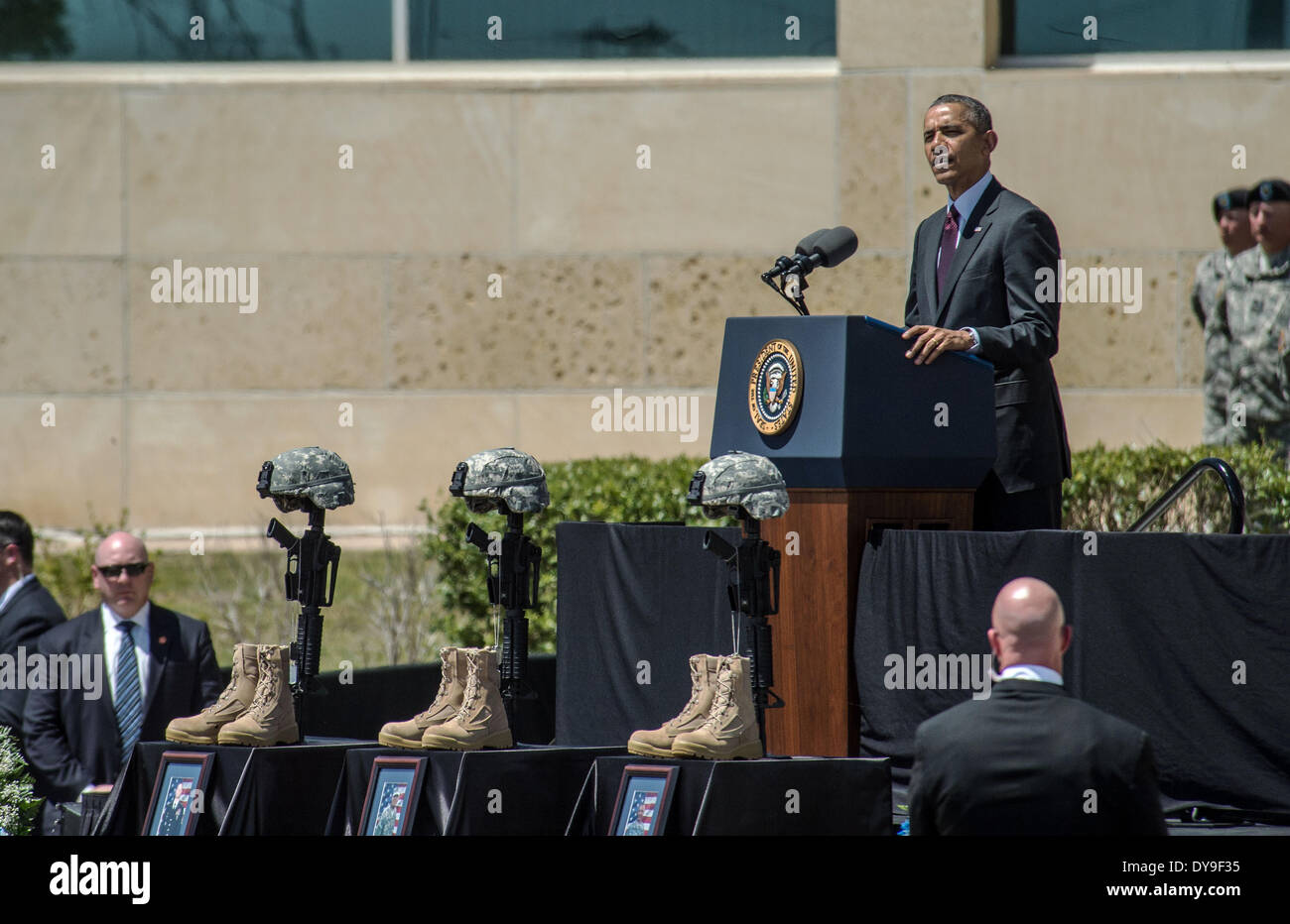El Presidente de EEUU, Barack habla durante una ceremonia de recordación de los tres soldados muertos y 16 heridos en una pistola Rampage por un soldado compañero de Abril 9, 2014 en Fort Hood, Texas. Foto de stock