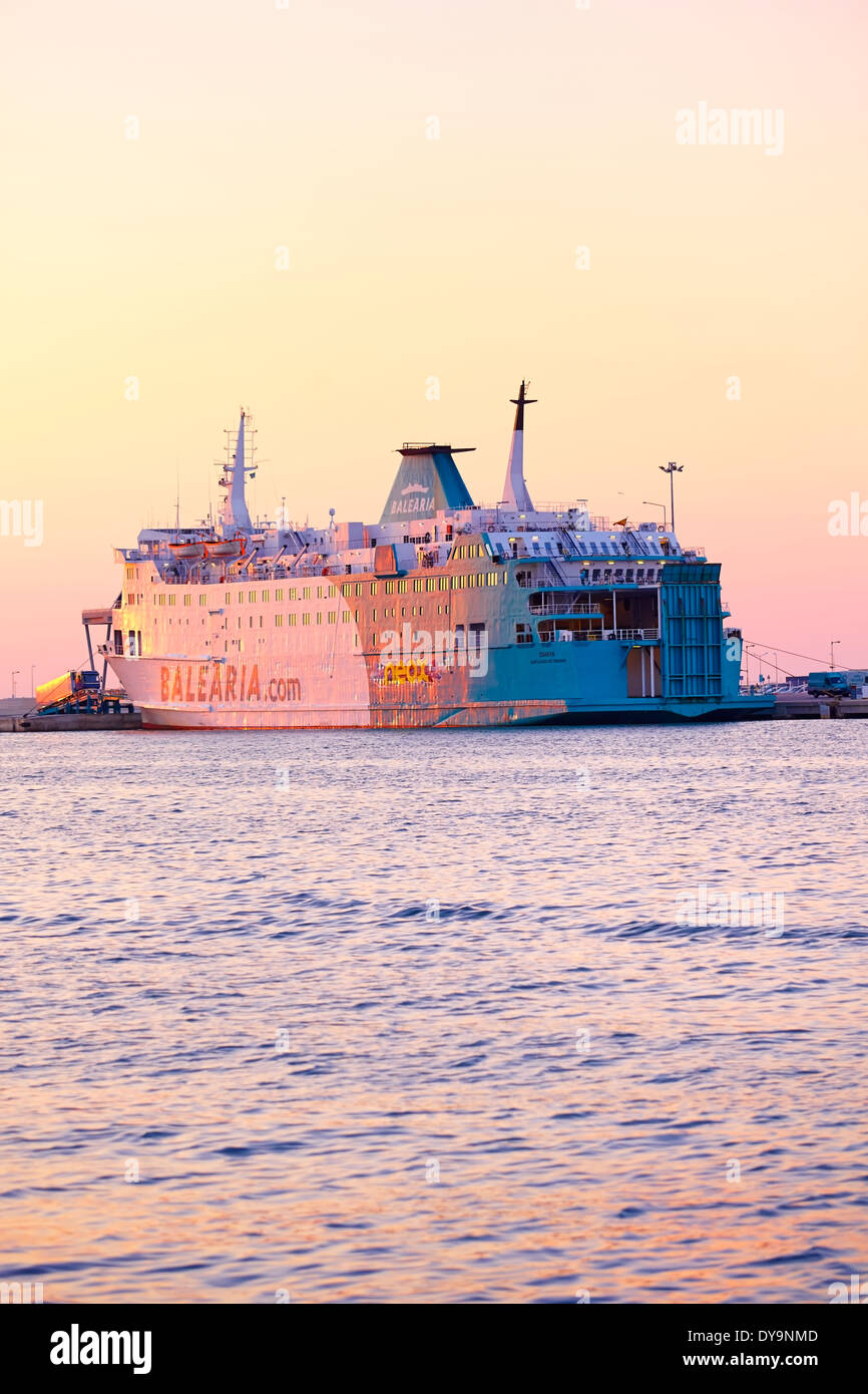 Balearia puerto denia fotografías e imágenes de alta resolución - Alamy