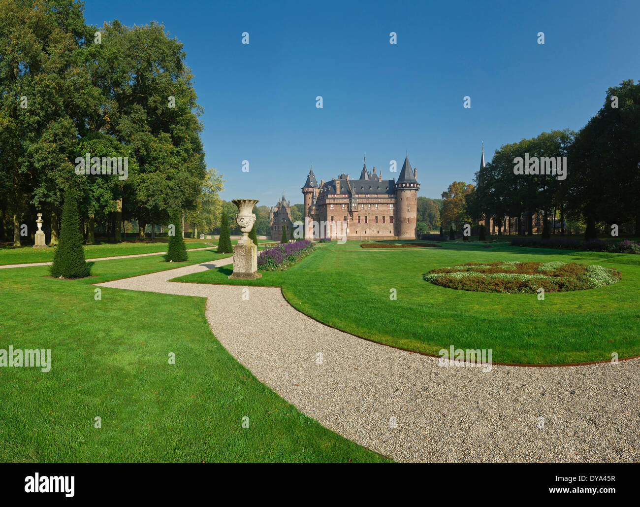 Países Bajos, Holanda, Europa, Haarzuilens, Utrecht, castillo, campo, pradera, flores de otoño, el castillo de Haar, De Haar, Parque Foto de stock