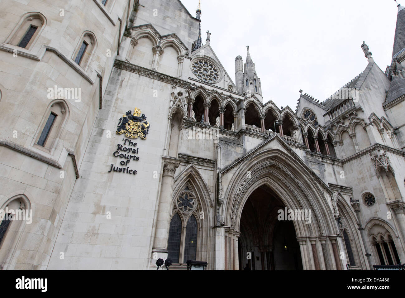Las Cortes Reales de Justicia, comúnmente llamados los Tribunales, Londres, Reino Unido. Foto de stock
