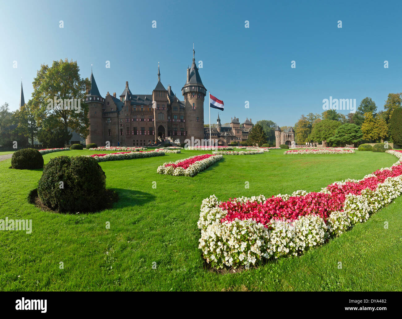 Holanda Holanda Europa Haarzuilens Utrecht castillo prado de flores de campo indicador de otoño de Haar Castillo De Haar park flores Foto de stock