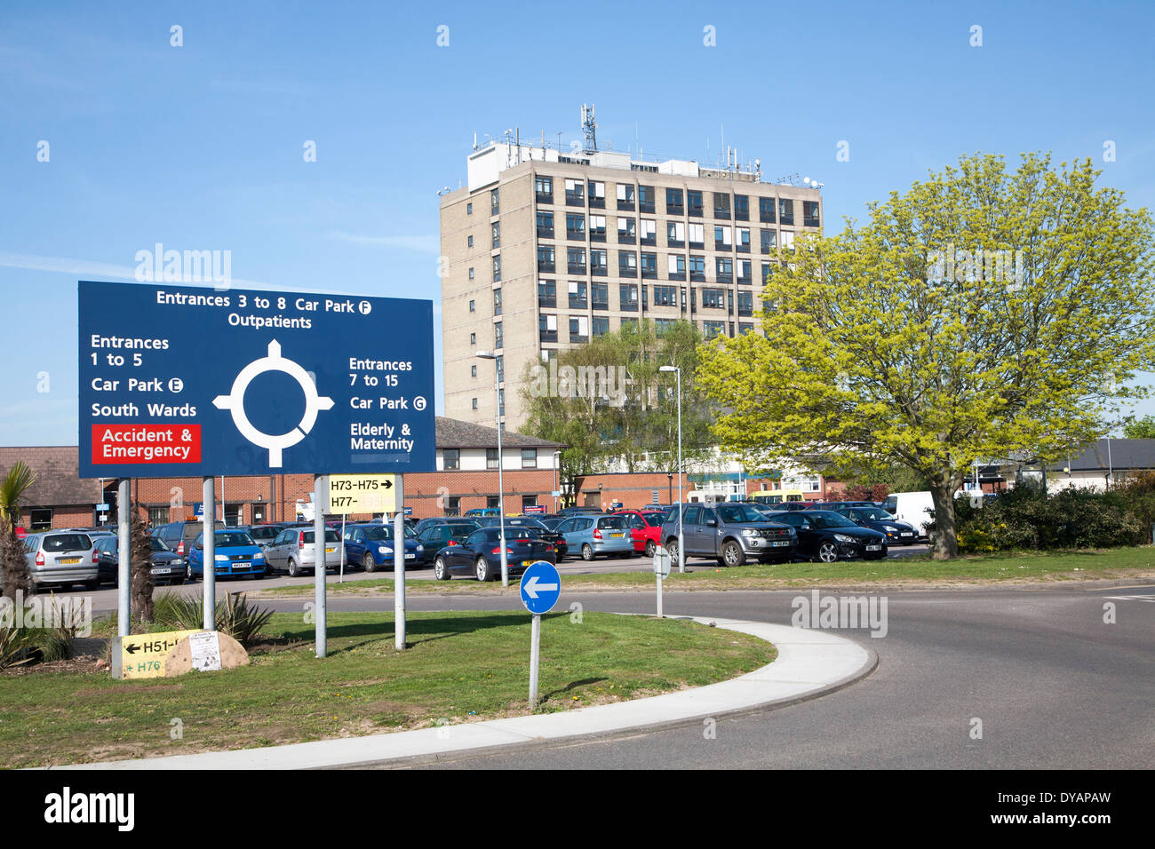 El signo de aparcamiento y la unidad de maternidad del Hospital Ipswich, NHS Trust, Ipswich, Suffolk, Inglaterra Foto de stock