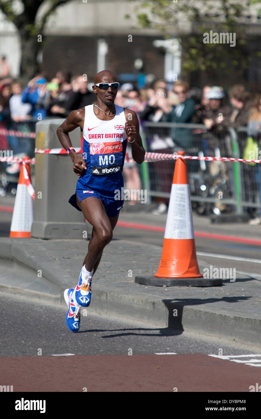 Londres, Reino Unido. 13 abr, 2014. Mo Farah, el 13 de abril de 2014. Virgin Money Maratón de Londres de 2014, la autopista, Londres, Reino Unido. Crédito: Simon Balson/Alamy Live News Foto de stock