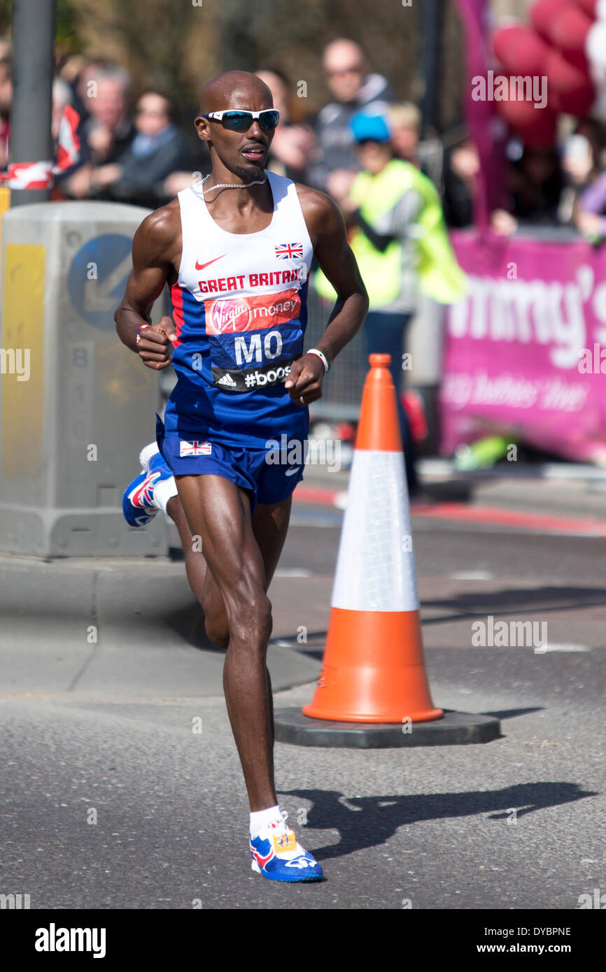 Londres, Reino Unido. 13 abr, 2014. Mo Farah, el 13 de abril de 2014. Virgin Money Maratón de Londres de 2014, la autopista, Londres, Reino Unido. Crédito: Simon Balson/Alamy Live News Foto de stock