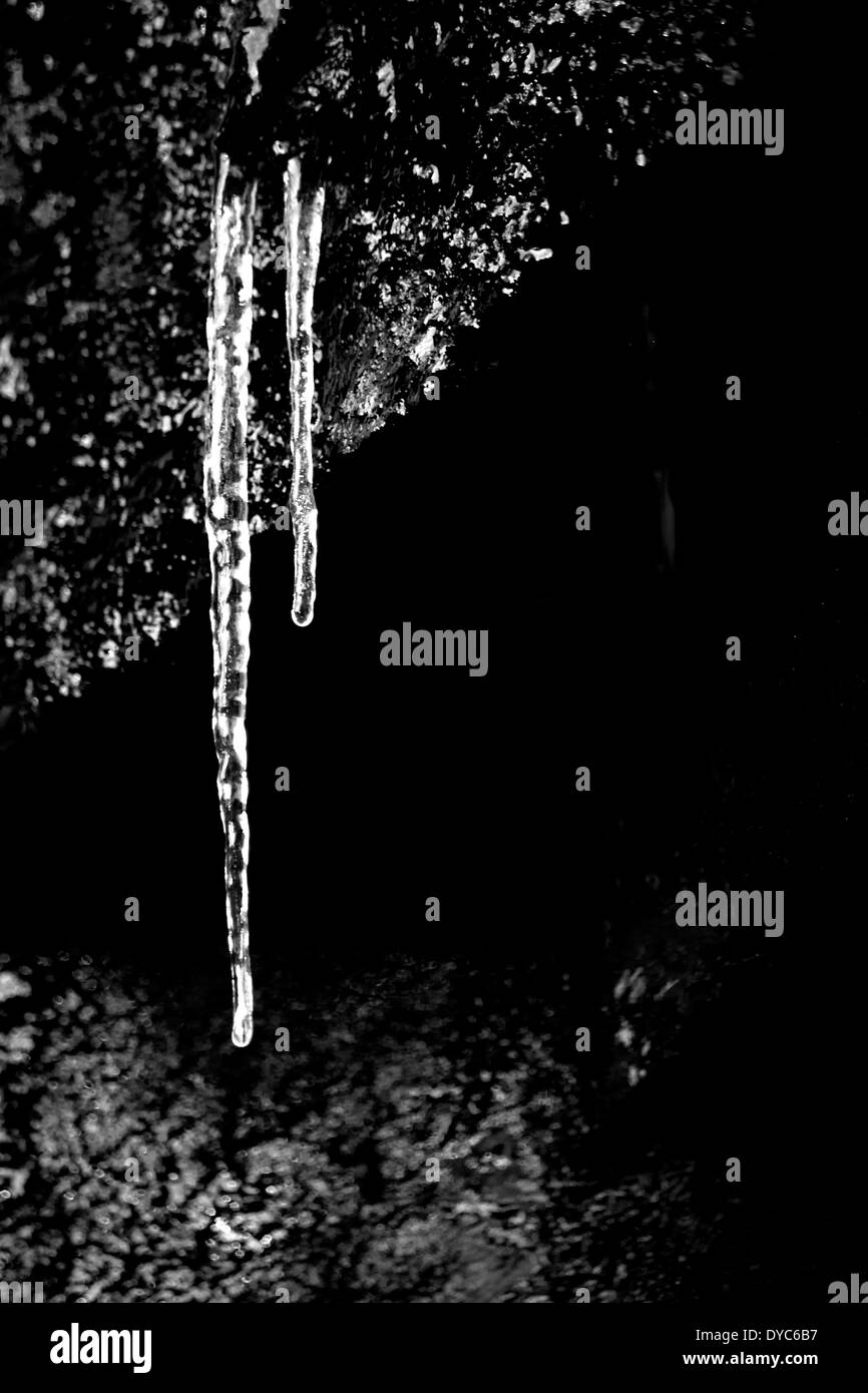 Blanco y negro carámbanos Foto de stock