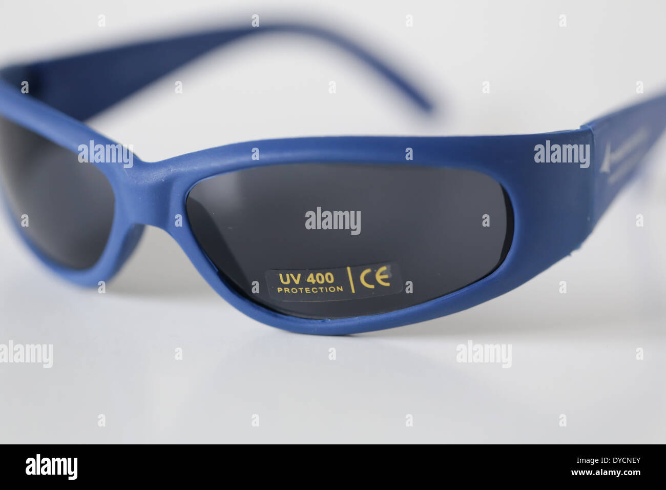 400 uv gafas de sol marco azul. Foto de stock