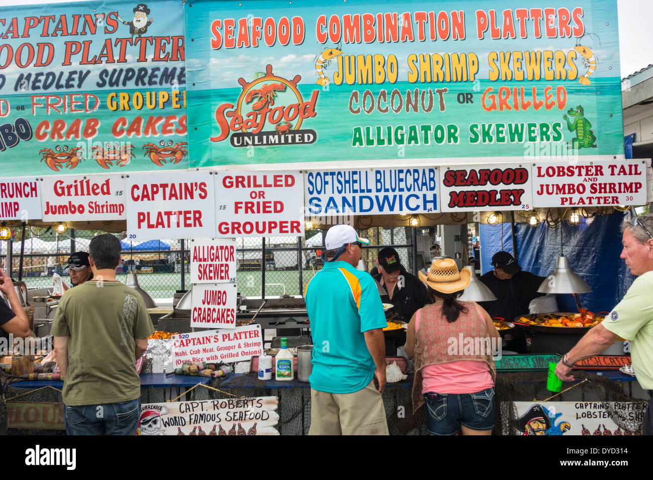 Everglades City Florida, Sea Waterfood Festival, comida, vendedor de  proveedores, puesto puestos de venta de comerciantes de puestos de mercado  de mercado, puesto, venta, señales, menú Fotografía de stock - Alamy