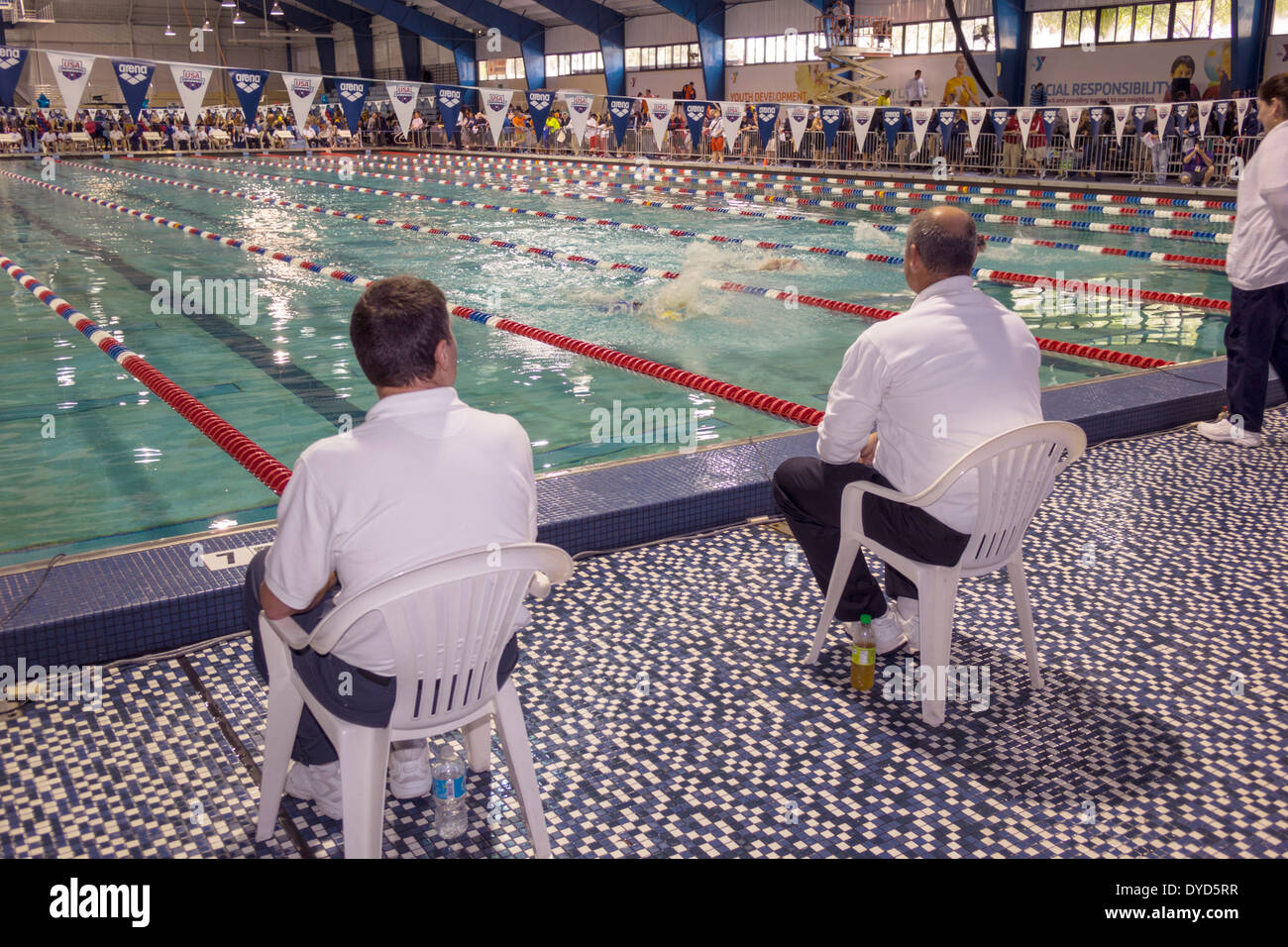 Orlando Florida,International Drive,YMCA,Aquatic Center,center,Arena Grand  Prix Series,natación,natación,nadadores,competición,carreras,jueces,observación,r  Fotografía de stock - Alamy